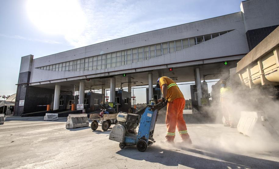Melhorias na pavimentação, banheiros, segurança e iluminação, promovem o bem-estar dos motoristas que descarregam granéis no porto paranaense.