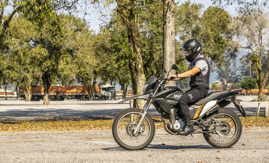 Melhorias na pavimentação, banheiros, segurança e iluminação, promovem o bem-estar dos motoristas que descarregam granéis no porto paranaense.