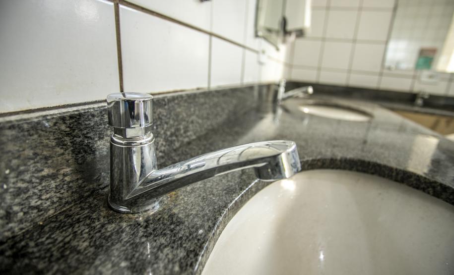 Melhorias na pavimentação, banheiros, segurança e iluminação, promovem o bem-estar dos motoristas que descarregam granéis no porto paranaense.