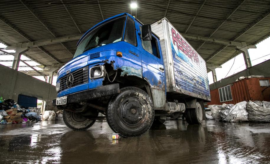 Associação de catadores precisa de ajuda para consertar caminhão