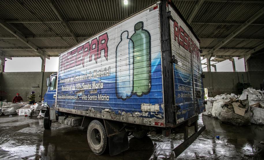 Associação de catadores precisa de ajuda para consertar caminhão