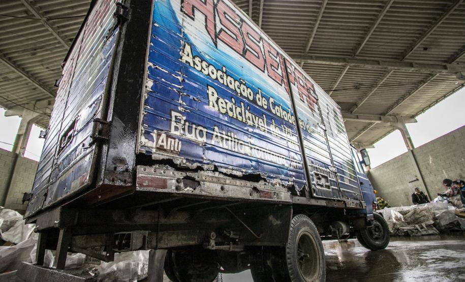Associação de catadores precisa de ajuda para consertar caminhão