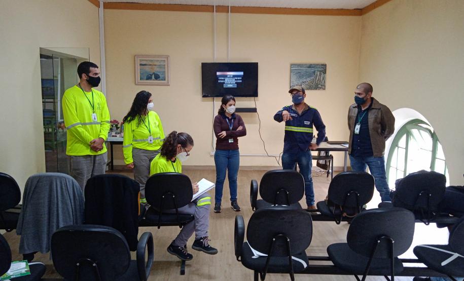 Comunidade apoia programa Lideranças comunitárias apoiam programa da Portos Paraná para recuperar áreas degradadas para recuperar áreas degradadas