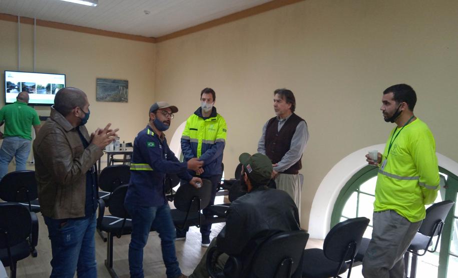 Comunidade apoia programa Lideranças comunitárias apoiam programa da Portos Paraná para recuperar áreas degradadas para recuperar áreas degradadas