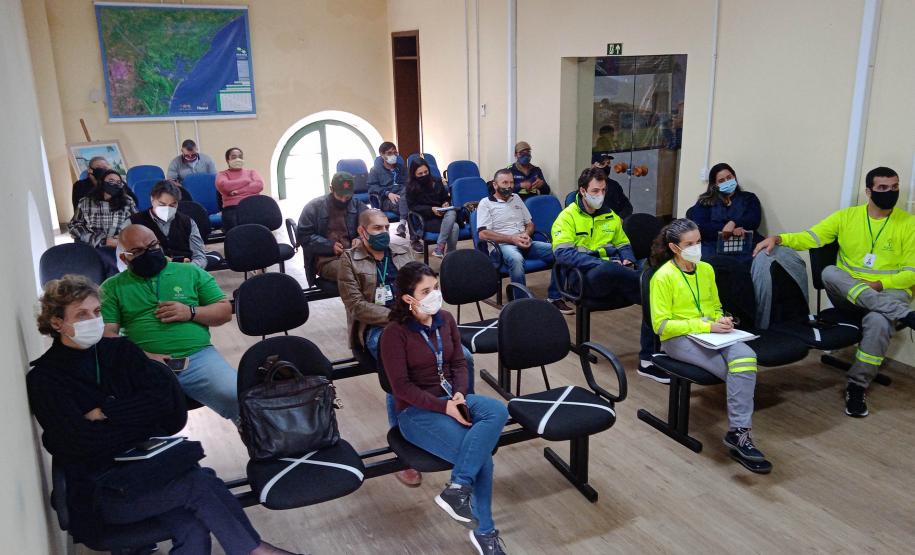 Comunidade apoia programa Lideranças comunitárias apoiam programa da Portos Paraná para recuperar áreas degradadas para recuperar áreas degradadas