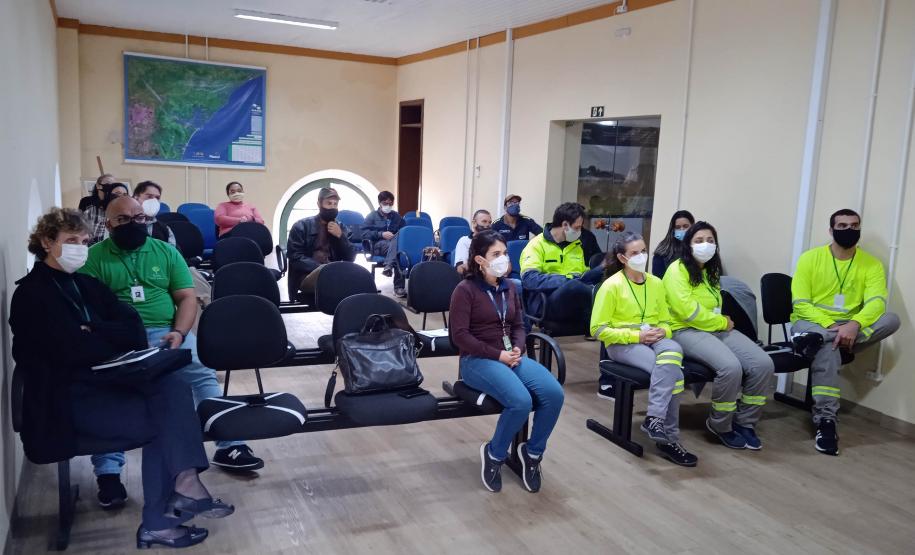 Comunidade apoia programa Lideranças comunitárias apoiam programa da Portos Paraná para recuperar áreas degradadas para recuperar áreas degradadas