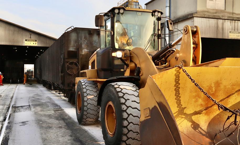 A participação do modal ferroviário no transporte dos produtos, nos sete meses deste ano, está 29,5% maior do que o mesmo período de 2020. No ano passado, das 33,3 milhões de toneladas importadas e exportadas, 14,9% (4,97 milhões de toneladas) foram transportadas em trens.