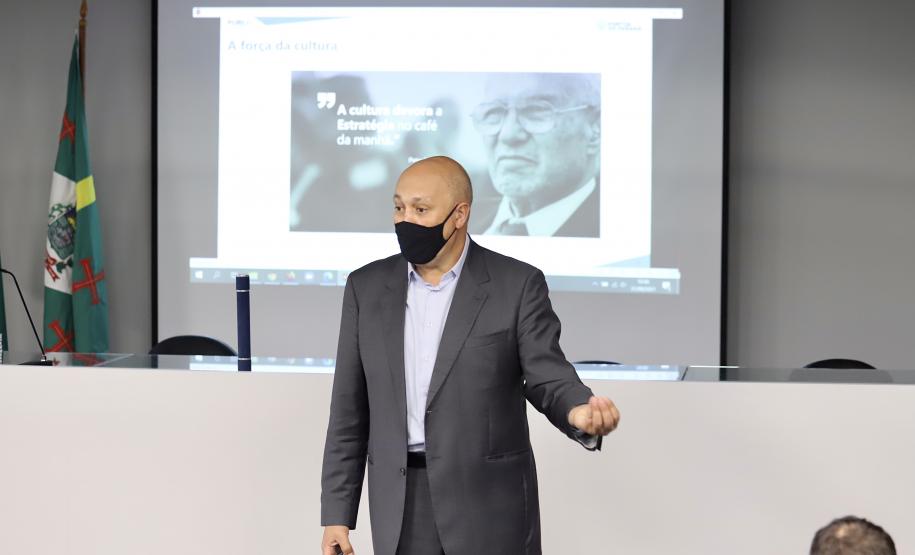 Relatório final do Projeto Orgulho de Ser Portos do Paraná foi entregue pela consultoria em solenidade nesta terça-feira. Alguns processos já iniciaram, outros serão colocados em prática ao longo dos próximos meses.