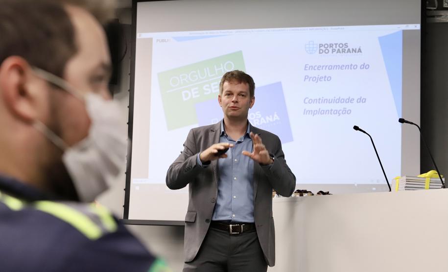 Relatório final do Projeto Orgulho de Ser Portos do Paraná foi entregue pela consultoria em solenidade nesta terça-feira. Alguns processos já iniciaram, outros serão colocados em prática ao longo dos próximos meses.