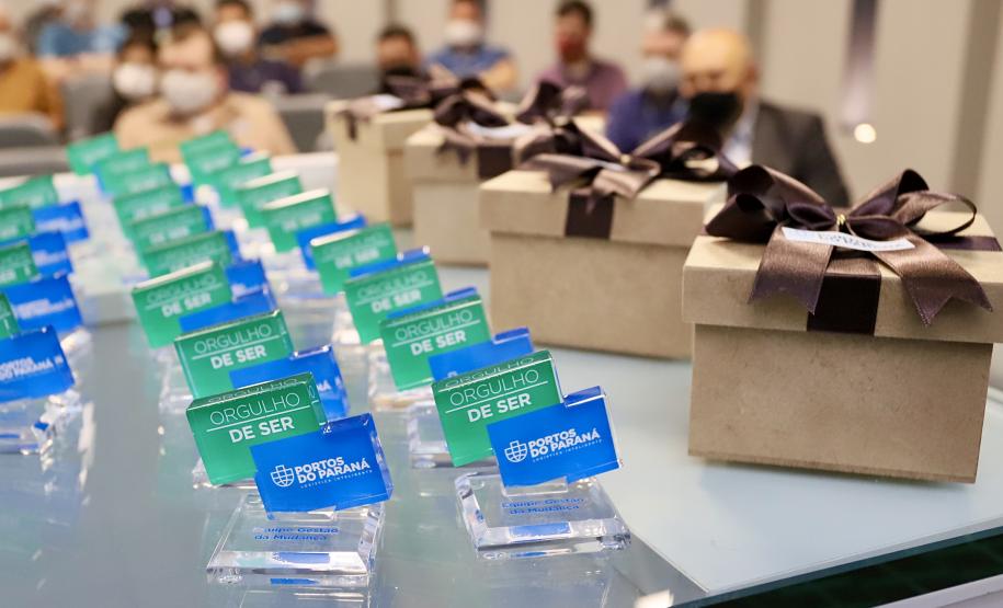 Relatório final do Projeto Orgulho de Ser Portos do Paraná foi entregue pela consultoria em solenidade nesta terça-feira. Alguns processos já iniciaram, outros serão colocados em prática ao longo dos próximos meses.