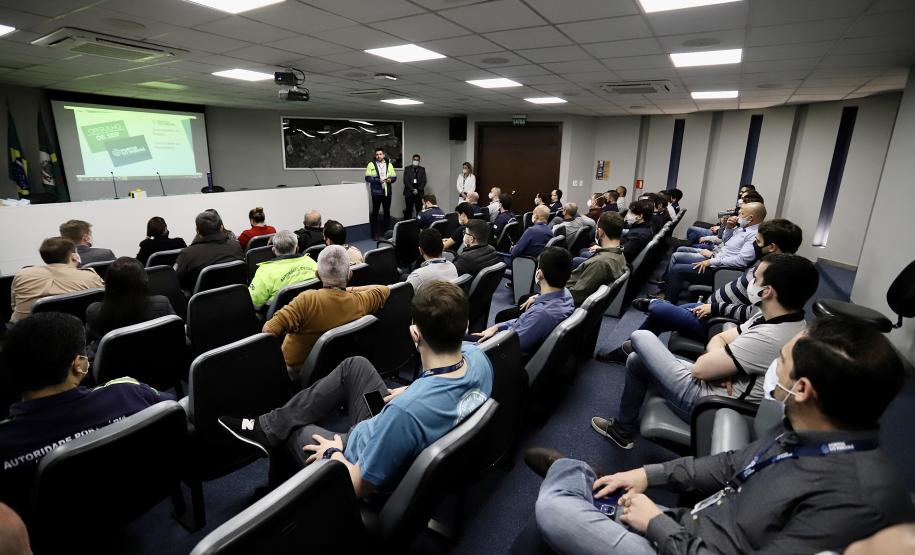 Relatório final do Projeto Orgulho de Ser Portos do Paraná foi entregue pela consultoria em solenidade nesta terça-feira. Alguns processos já iniciaram, outros serão colocados em prática ao longo dos próximos meses.
