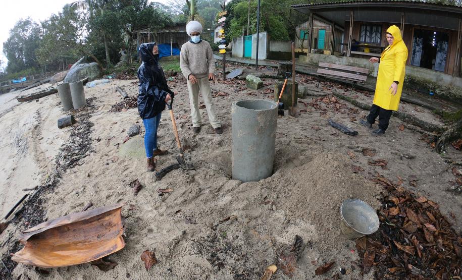 Sistema de proteção de nascentes evita contaminação da água. Trabalho faz parte do projeto de readequação de microssistemas de abastecimento de água nas áreas de abrangência dos portos paranaenses.