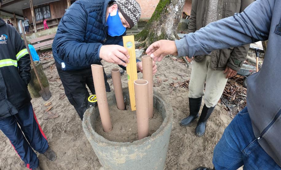 Sistema de proteção de nascentes evita contaminação da água. Trabalho faz parte do projeto de readequação de microssistemas de abastecimento de água nas áreas de abrangência dos portos paranaenses.
