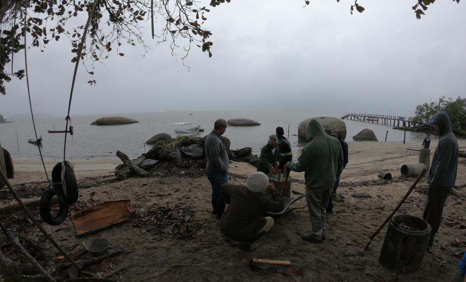 Sistema de proteção de nascentes evita contaminação da água. Trabalho faz parte do projeto de readequação de microssistemas de abastecimento de água nas áreas de abrangência dos portos paranaenses.