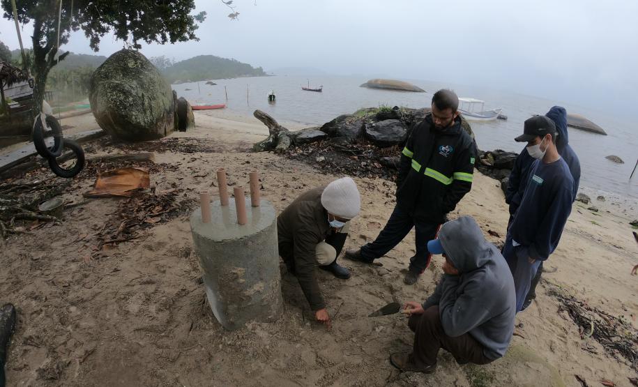Sistema de proteção de nascentes evita contaminação da água. Trabalho faz parte do projeto de readequação de microssistemas de abastecimento de água nas áreas de abrangência dos portos paranaenses.