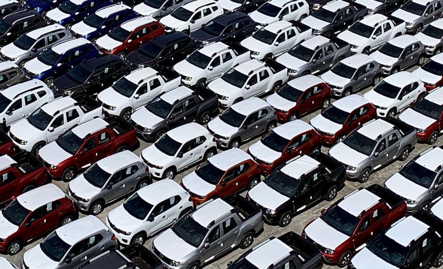 As importações de janeiro a agosto deste ano puxam para cima e o aumento registrado no período é de 2%. O principal destaque continua sendo no volume de fertilizantes que chegam pelos portos de Paranaguá e Antonina.