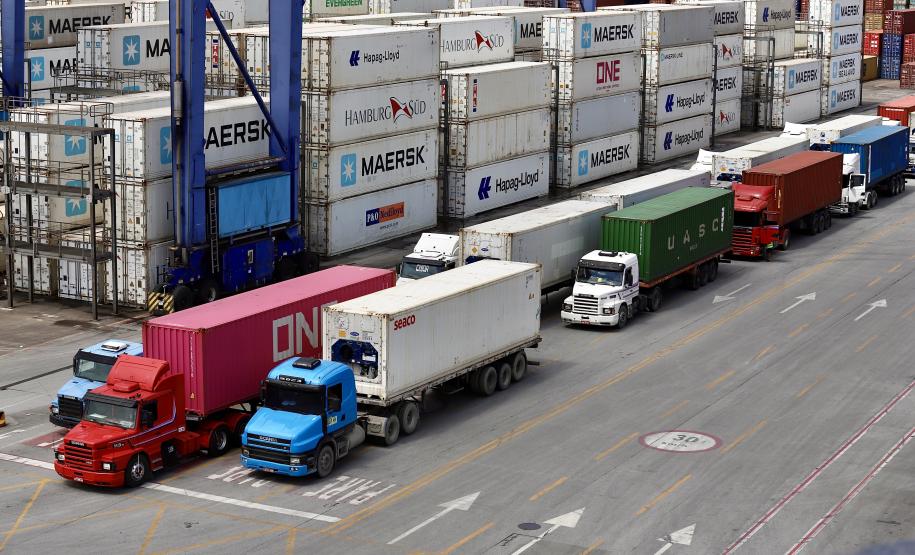 As mudanças vigoram a partir de 25 de outubro. O principal objetivo da modernização das normas, juntamente à intensificação da fiscalização, é tornar as instalações portuárias cada vez mais seguras, atendendo aos requisitos ambientais – medidas para melhorar a eficiência de toda a operação.