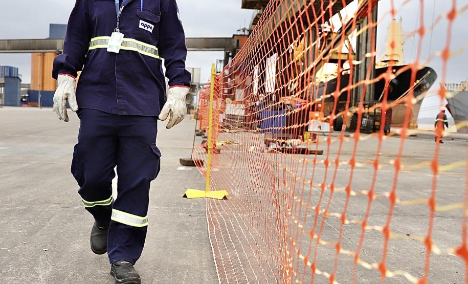 As mudanças vigoram a partir de 25 de outubro. O principal objetivo da modernização das normas, juntamente à intensificação da fiscalização, é tornar as instalações portuárias cada vez mais seguras, atendendo aos requisitos ambientais – medidas para melhorar a eficiência de toda a operação.