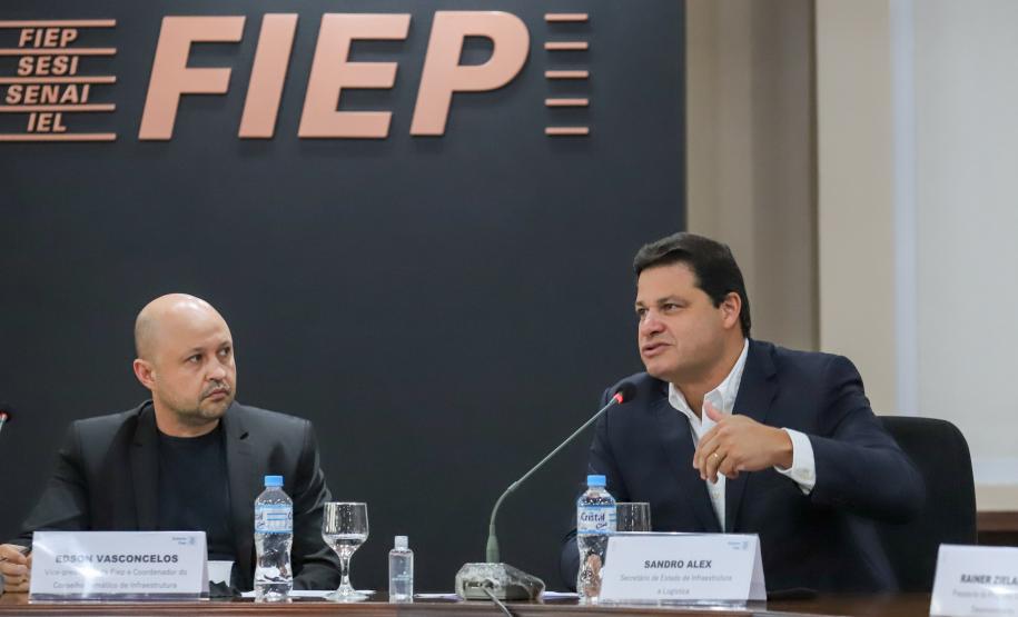 O evento desta quarta-feira (15) tratou do potencial de movimentação de cargas dos portos paranaenses e dos avanços nos projetos do Estado para atender o modal ferroviário no transporte da produção do Paraná e de vizinhos como MS e até Paraguai