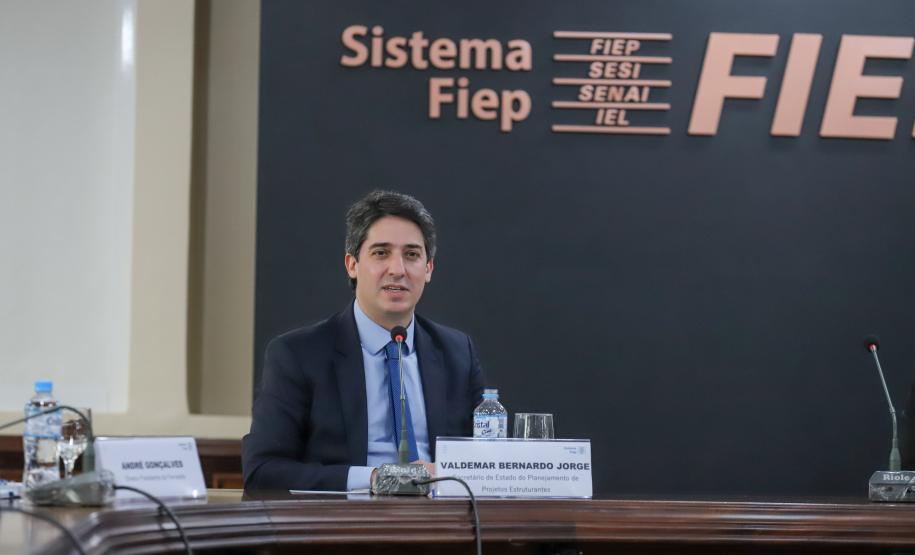 O evento desta quarta-feira (15) tratou do potencial de movimentação de cargas dos portos paranaenses e dos avanços nos projetos do Estado para atender o modal ferroviário no transporte da produção do Paraná e de vizinhos como MS e até Paraguai