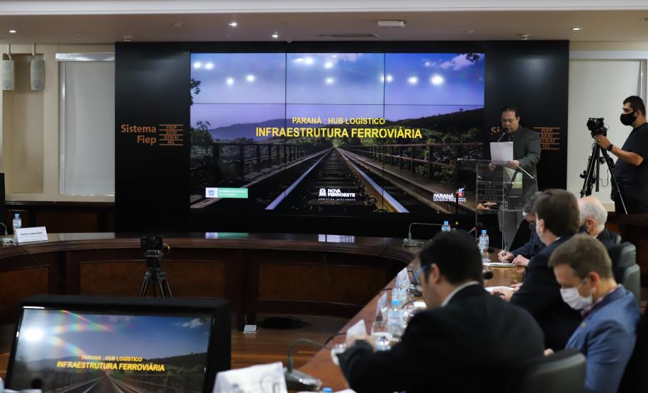 O evento desta quarta-feira (15) tratou do potencial de movimentação de cargas dos portos paranaenses e dos avanços nos projetos do Estado para atender o modal ferroviário no transporte da produção do Paraná e de vizinhos como MS e até Paraguai