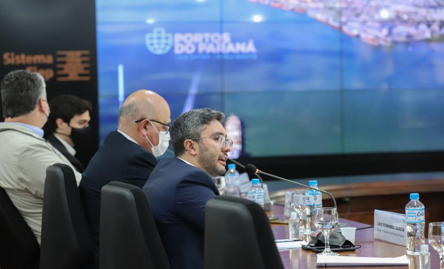 O evento desta quarta-feira (15) tratou do potencial de movimentação de cargas dos portos paranaenses e dos avanços nos projetos do Estado para atender o modal ferroviário no transporte da produção do Paraná e de vizinhos como MS e até Paraguai