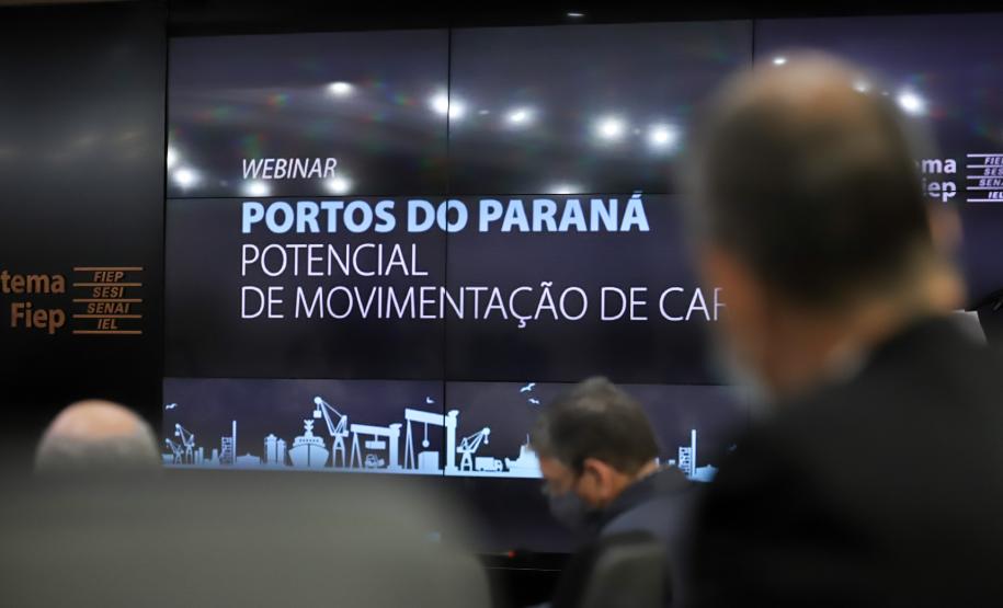 O evento desta quarta-feira (15) tratou do potencial de movimentação de cargas dos portos paranaenses e dos avanços nos projetos do Estado para atender o modal ferroviário no transporte da produção do Paraná e de vizinhos como MS e até Paraguai