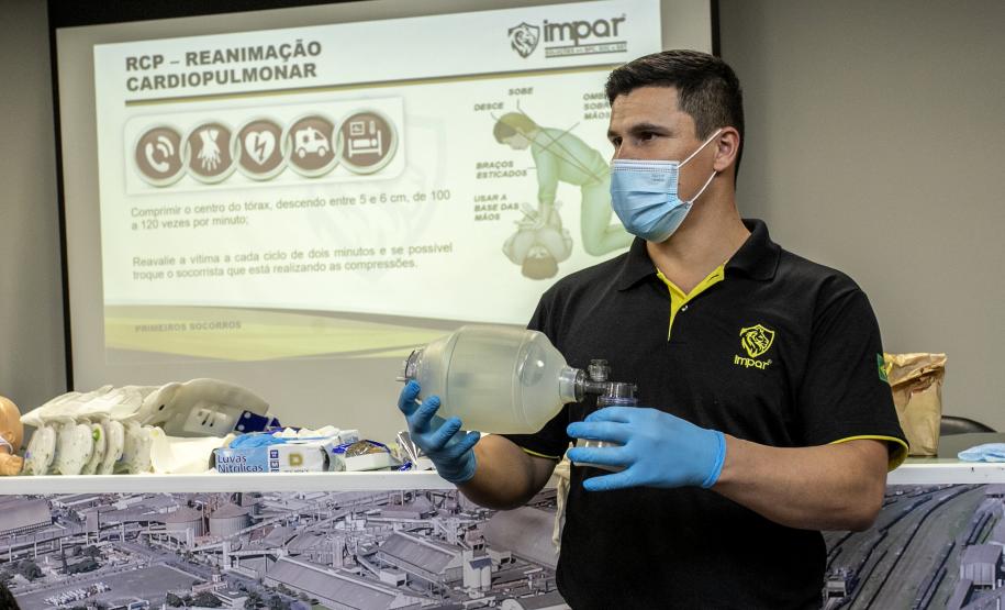 Turma com integrantes da Unidade Administrativa de Segurança Portuária participou de 40 horas de curso de combate a incêndios e primeiros socorros para atuação no Porto de Paranaguá.
