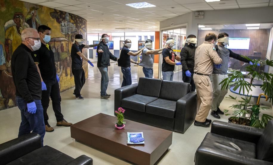 Turma com integrantes da Unidade Administrativa de Segurança Portuária participou de 40 horas de curso de combate a incêndios e primeiros socorros para atuação no Porto de Paranaguá.
