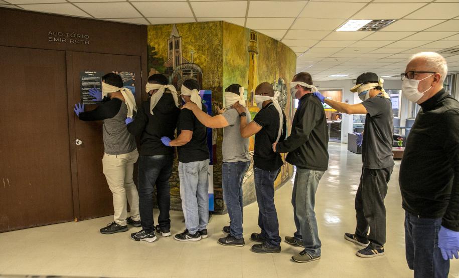 Turma com integrantes da Unidade Administrativa de Segurança Portuária participou de 40 horas de curso de combate a incêndios e primeiros socorros para atuação no Porto de Paranaguá.