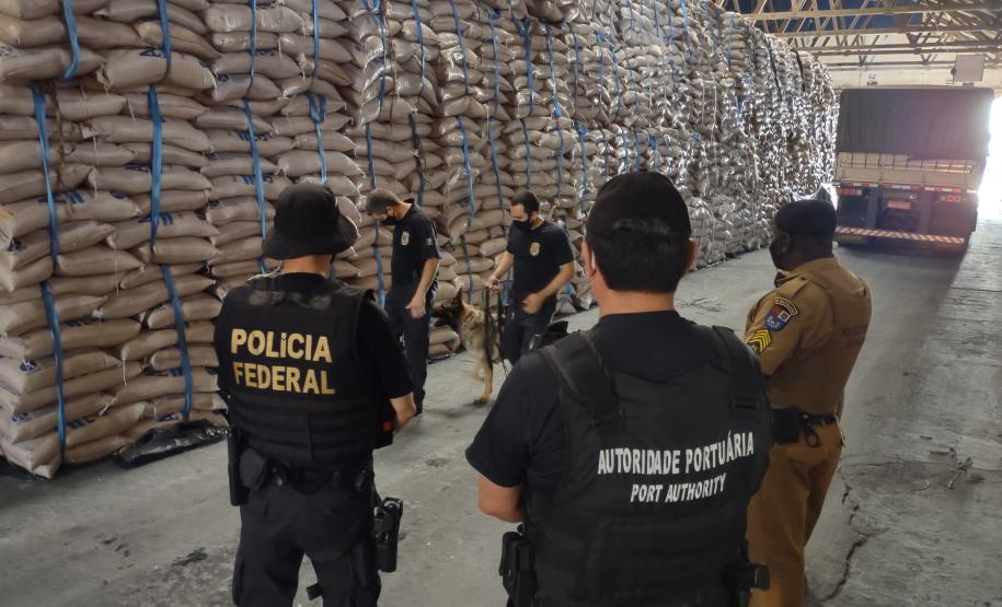 Ação conjunta reuniu Receita Federal, Polícia Militar e Unidade Administrativa de Segurança Portuária