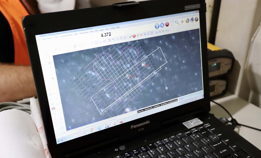 Nesta semana, as atividades da derrocagem no complexo rochoso, localizado no canal de acesso aos portos de Paranaguá e Antonina, estão na porção AD04. Ao todo, a obra deve remover 22,3 mil metros cúbicos das formações rochosas.