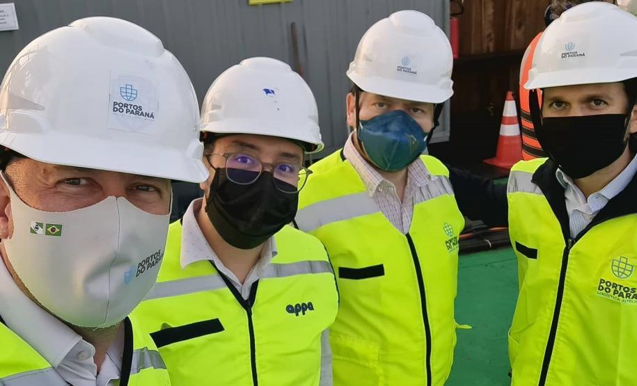 Nesta semana, as atividades da derrocagem no complexo rochoso, localizado no canal de acesso aos portos de Paranaguá e Antonina, estão na porção AD04. Ao todo, a obra deve remover 22,3 mil metros cúbicos das formações rochosas.