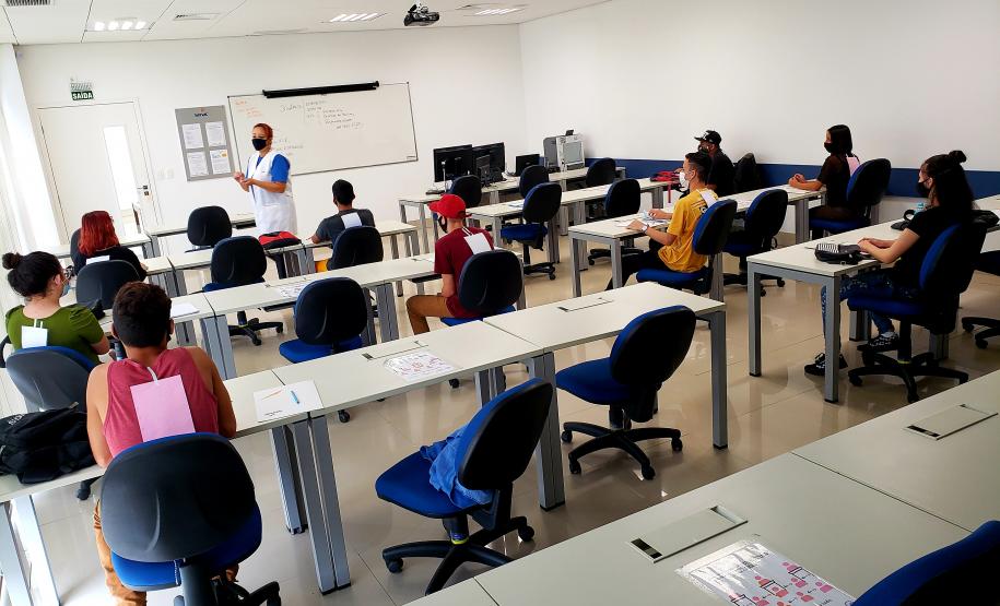 Ação envolvendo filhos de pescadores está ligada ao projeto Jovem Aprendiz e tem objetivo aprimorar a entrada no mercado de trabalho.