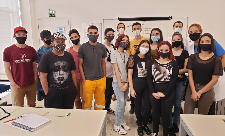 Ação envolvendo filhos de pescadores está ligada ao projeto Jovem Aprendiz e tem objetivo aprimorar a entrada no mercado de trabalho.