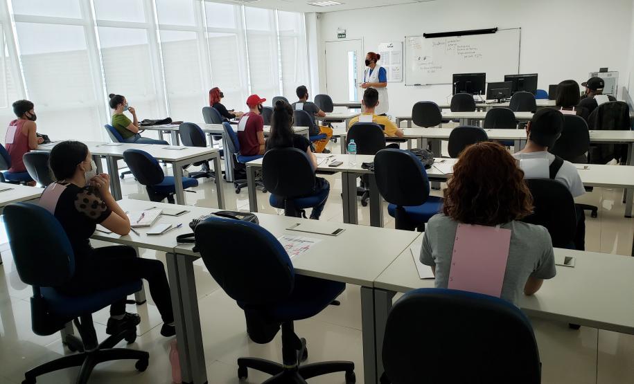 Ação envolvendo filhos de pescadores está ligada ao projeto Jovem Aprendiz e tem objetivo aprimorar a entrada no mercado de trabalho.