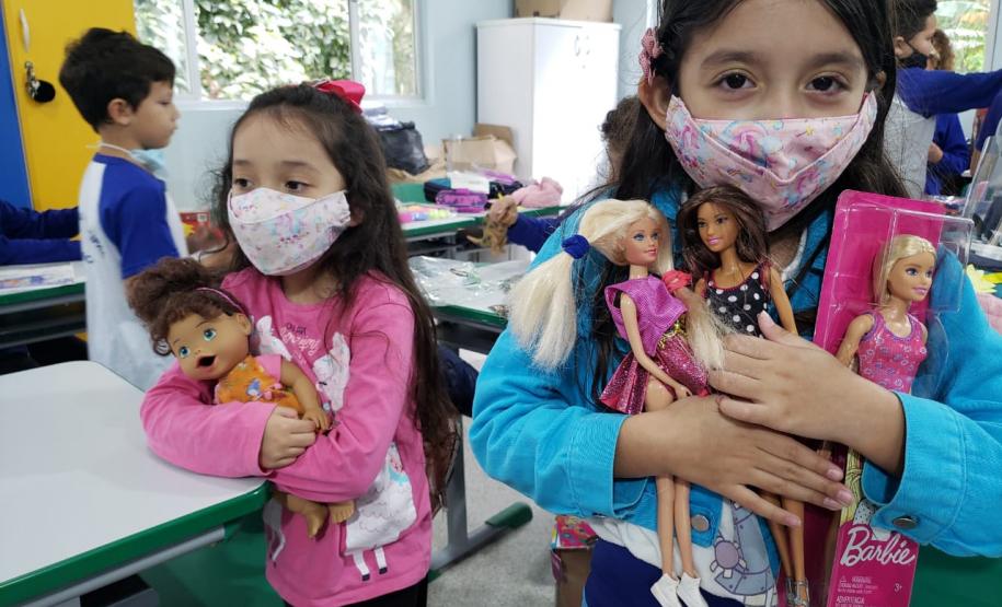 Ação de Dia das Crianças que beneficiou 180 alunos da rede municipal acontece em parceria com a Superintendência Geral de Ação Solidária, do Governo do Estado, dentro da campanha Paraná Piá.