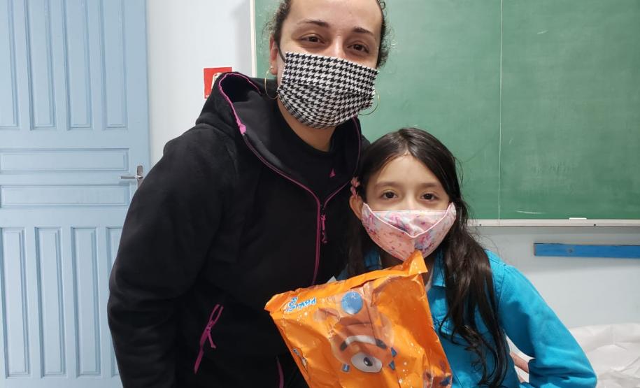 Ação de Dia das Crianças que beneficiou 180 alunos da rede municipal acontece em parceria com a Superintendência Geral de Ação Solidária, do Governo do Estado, dentro da campanha Paraná Piá.