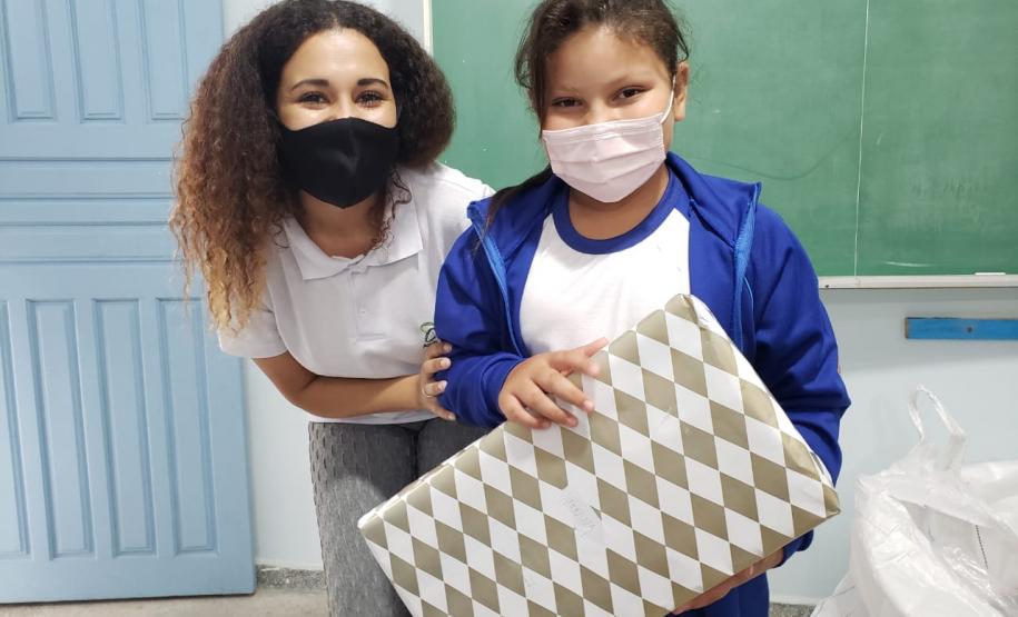 Ação de Dia das Crianças que beneficiou 180 alunos da rede municipal acontece em parceria com a Superintendência Geral de Ação Solidária, do Governo do Estado, dentro da campanha Paraná Piá.