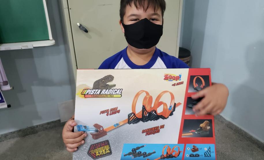 Ação de Dia das Crianças que beneficiou 180 alunos da rede municipal acontece em parceria com a Superintendência Geral de Ação Solidária, do Governo do Estado, dentro da campanha Paraná Piá.