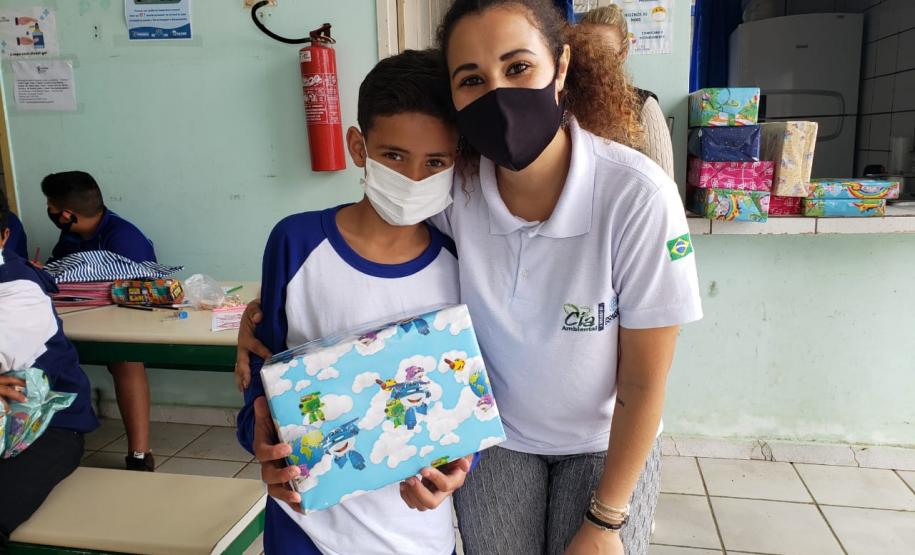 Ação de Dia das Crianças que beneficiou 180 alunos da rede municipal acontece em parceria com a Superintendência Geral de Ação Solidária, do Governo do Estado, dentro da campanha Paraná Piá.