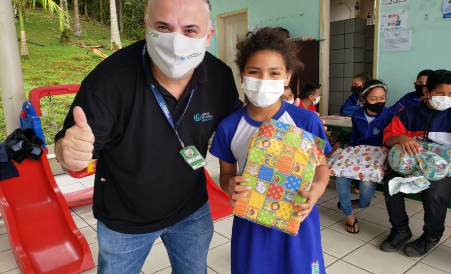 Ação de Dia das Crianças que beneficiou 180 alunos da rede municipal acontece em parceria com a Superintendência Geral de Ação Solidária, do Governo do Estado, dentro da campanha Paraná Piá.