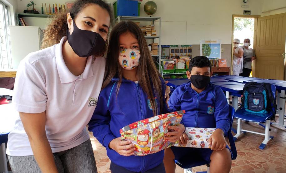 Ação de Dia das Crianças que beneficiou 180 alunos da rede municipal acontece em parceria com a Superintendência Geral de Ação Solidária, do Governo do Estado, dentro da campanha Paraná Piá.