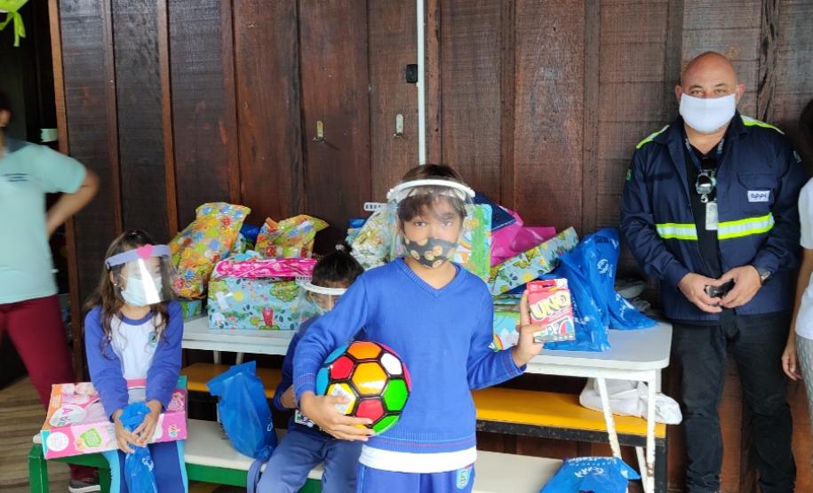 Ação de Dia das Crianças que beneficiou 180 alunos da rede municipal acontece em parceria com a Superintendência Geral de Ação Solidária, do Governo do Estado, dentro da campanha Paraná Piá.