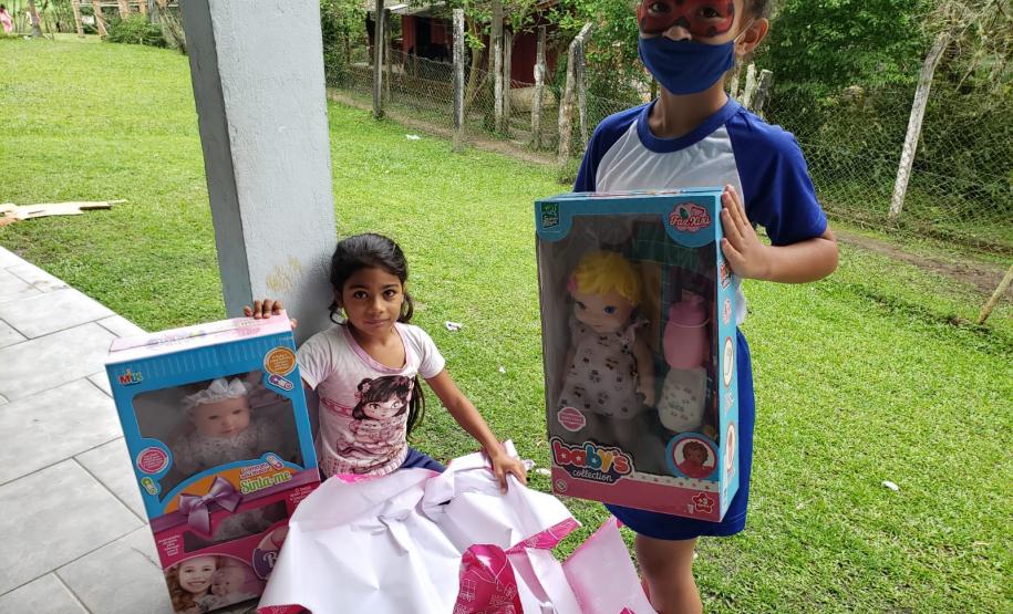 Ação de Dia das Crianças que beneficiou 180 alunos da rede municipal acontece em parceria com a Superintendência Geral de Ação Solidária, do Governo do Estado, dentro da campanha Paraná Piá.