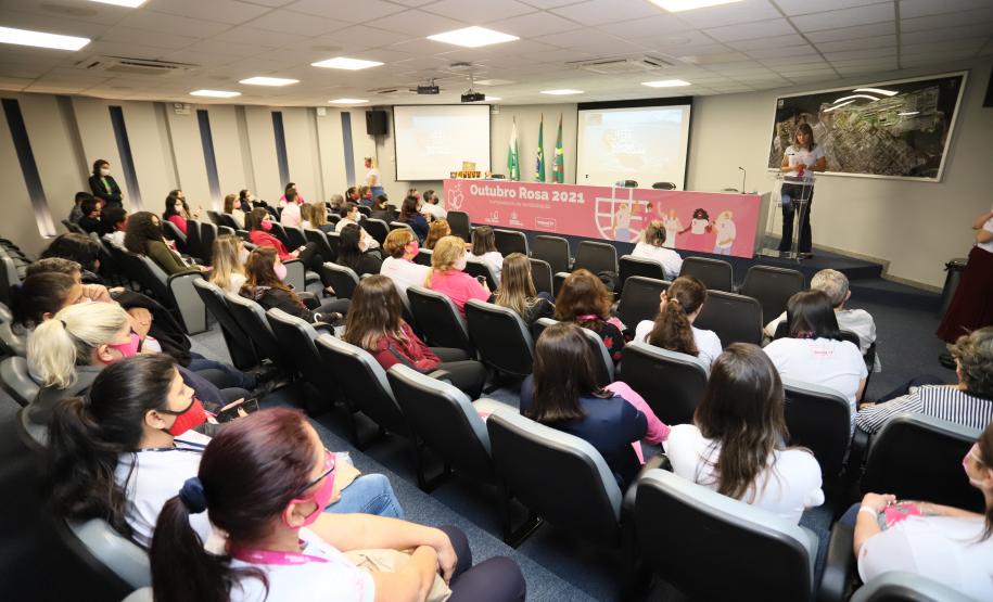 oram três dias intensos de programação da Portos do Paraná para marcar o Outubro Rosa. De segunda a quarta-feira (4 a 6), por quase duas horas durante as tardes, 150 mulheres, trabalhadoras dos portos, se reuniram para falar da saúde e de autocuidado.