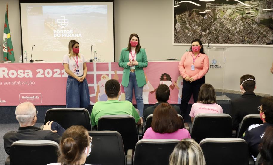 oram três dias intensos de programação da Portos do Paraná para marcar o Outubro Rosa. De segunda a quarta-feira (4 a 6), por quase duas horas durante as tardes, 150 mulheres, trabalhadoras dos portos, se reuniram para falar da saúde e de autocuidado.
