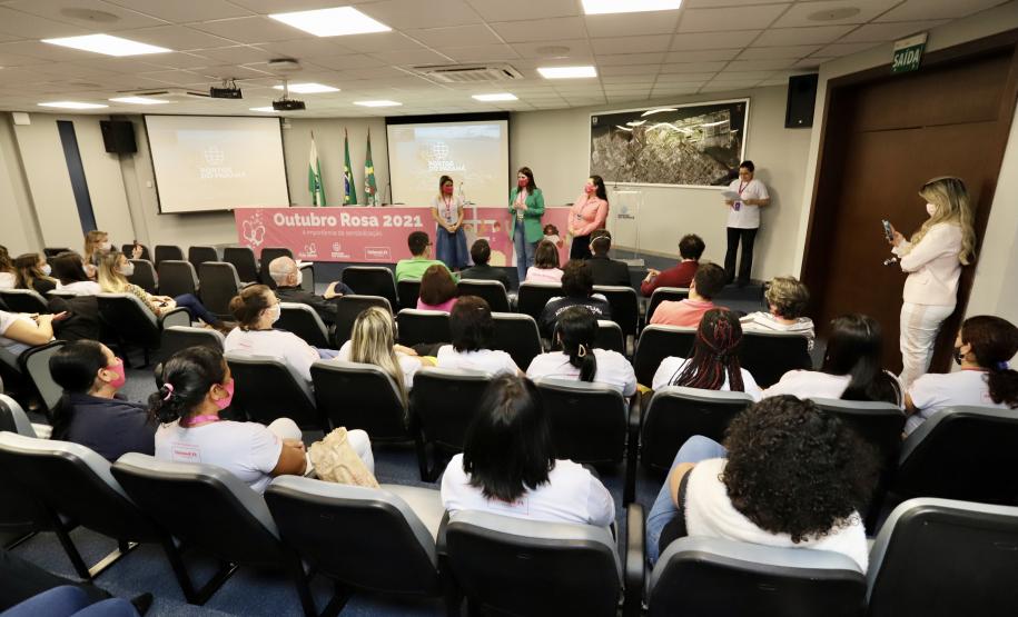 oram três dias intensos de programação da Portos do Paraná para marcar o Outubro Rosa. De segunda a quarta-feira (4 a 6), por quase duas horas durante as tardes, 150 mulheres, trabalhadoras dos portos, se reuniram para falar da saúde e de autocuidado.