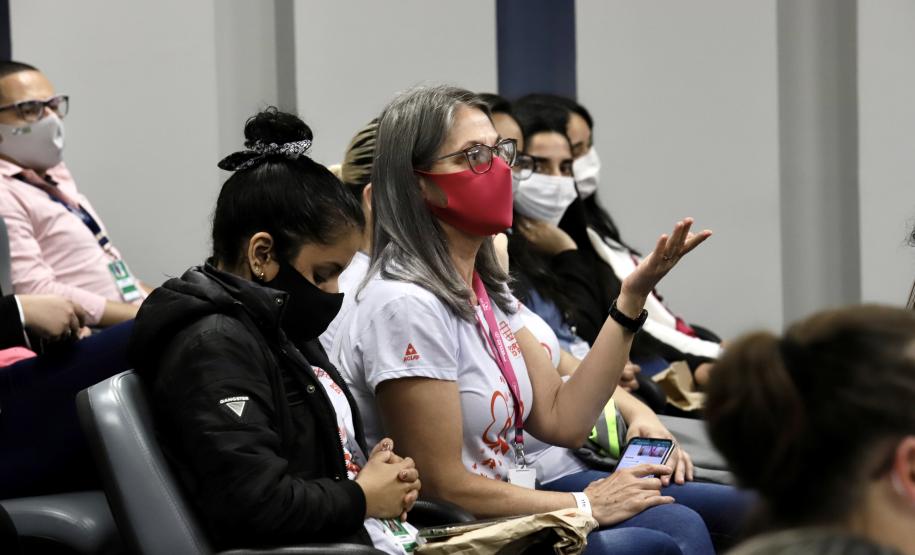 oram três dias intensos de programação da Portos do Paraná para marcar o Outubro Rosa. De segunda a quarta-feira (4 a 6), por quase duas horas durante as tardes, 150 mulheres, trabalhadoras dos portos, se reuniram para falar da saúde e de autocuidado.