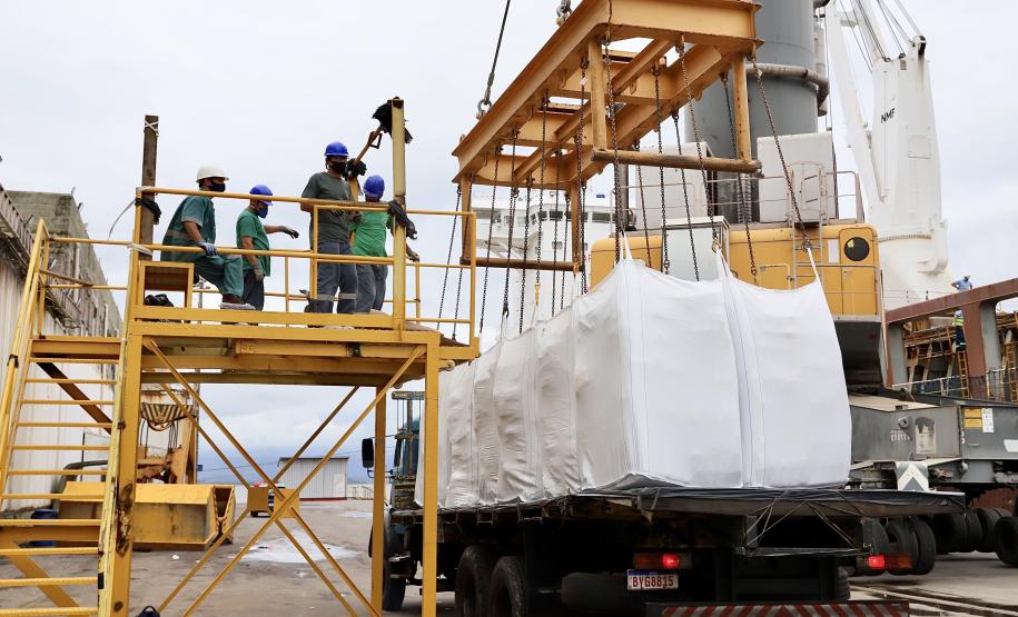 Portos do Paraná fecham setembro com um volume de 44,5 milhões de cargas movimentadas no ano